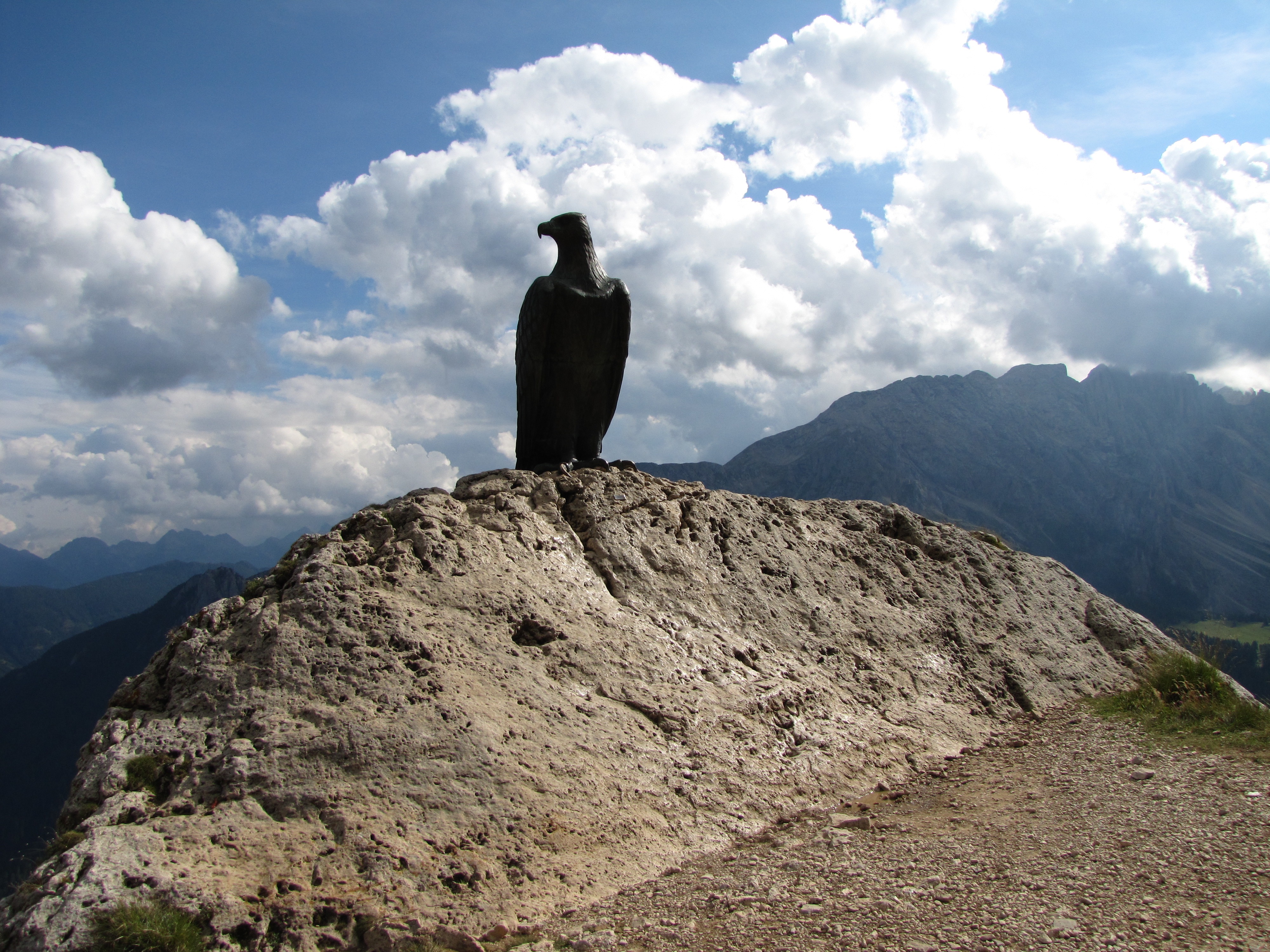 Christomannos monument